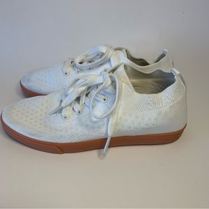 Suavs the Zilker gum in marshmallow